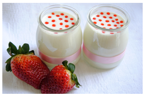 Yogur líquido con coulis de fresa